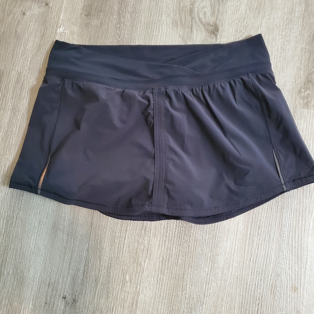 LULULEMON black runner skort size 8